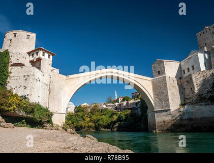 Alte Brücke das Wahrzeichen der Stadt Mostar in Bosnien und Herzegowina Stockfoto