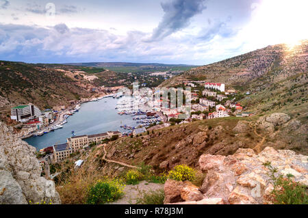 Blick vom Berg auf die Bucht von Balaklava, Krim Ukraine Stockfoto