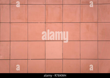 Bad mit braunen Fliesen und Wände Stockfoto, Bild: 186856450 - Alamy