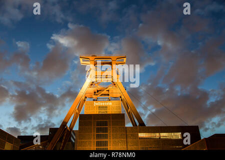 UNESCO Weltkulturerbe Zeche Zollverein, ein Förderturm, Welle 12, Essen, Nordrhein-Westfalen, Deutschland Stockfoto