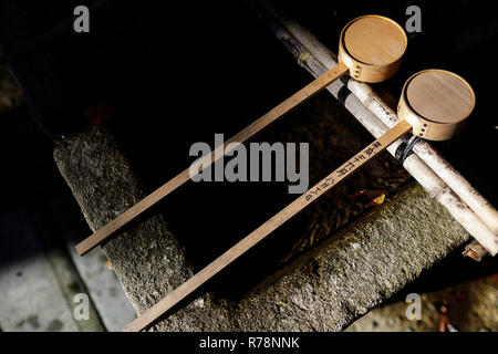 Springbrunnen und Pfannen im NArai Juku, Japan Stockfoto