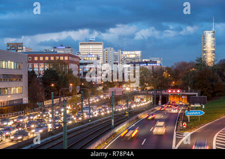 Autobahn A40, Ruhrschnellweg, Essen, Nordrhein-Westfalen, Deutschland Stockfoto