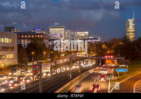 Autobahn A40, Ruhrschnellweg, Essen, Nordrhein-Westfalen, Deutschland Stockfoto