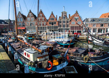 Flachen Segelboote im Binnenhaven, Ijsselmeer, Hoorn, Nord Holland, Niederlande Stockfoto