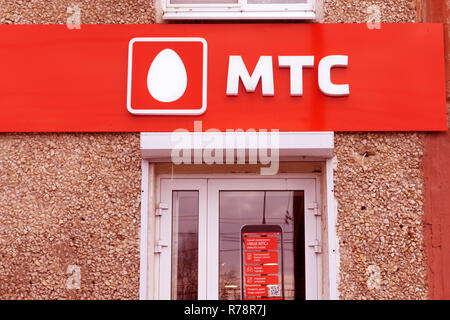 MTS-Schild an der Straße, Russland, Berezniki 19. Mai 2018 Stockfoto