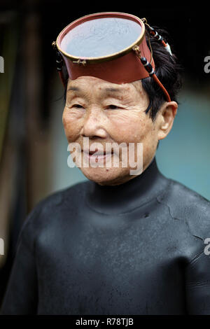 Porträt eines Ama Taucher - 80 Jahre alte Frau, die noch den traditionellen tauchen Muscheln zu sammeln für das Leben zu verdienen, Mie, Japan Stockfoto