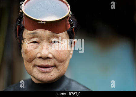 Porträt eines Ama Taucher - 80 Jahre alte Frau, die noch den traditionellen tauchen Muscheln zu sammeln für das Leben zu verdienen, Mie, Japan Stockfoto