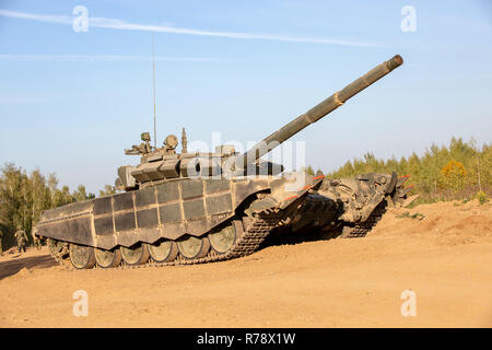 Militärische tank. Militärisches Konzept. Tank auf Übungen. Stockfoto