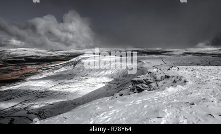 Ingleborough im Winter, Yorkshire Dales Stockfoto