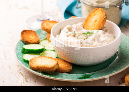 Geräucherter Lachs Dip. selektive Fokus Stockfoto