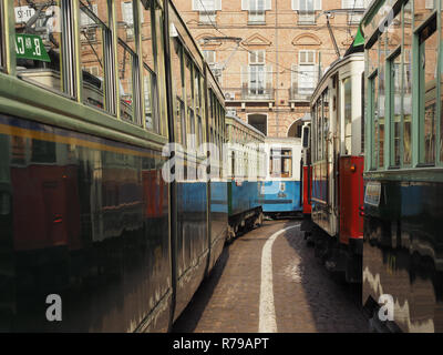 TURIN, Italien - ca. Dezember 2018: Vintage Straßenbahnen in Turin Trolley Festival Stockfoto