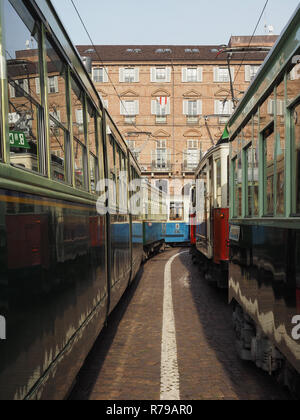 TURIN, Italien - ca. Dezember 2018: Vintage Straßenbahnen in Turin Trolley Festival Stockfoto