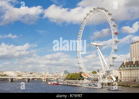 LONDON, UK - Oktober, 13, 2014: Stadtbild mit der berühmten Londonn Auge in London, Großbritannien Stockfoto