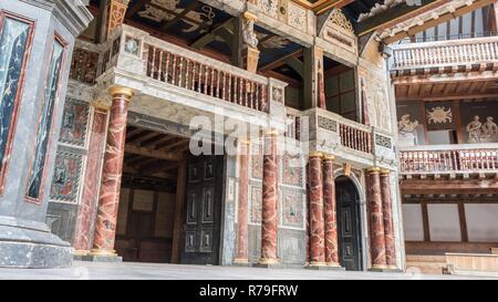 LONDON, UK - Oktober, 13, 2014: in der berühmten alten Shakespeare's Globe Theatre in London. Stockfoto