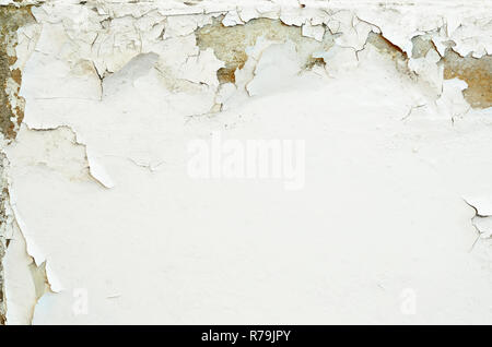 Alte weiß lackierten Holz- Oberfläche im Laufe der Zeit rissig Stockfoto