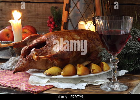 Gebratene Gans auf dem Weihnachten Tabelle Stockfoto