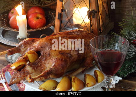 Gebratene Gans auf dem Weihnachten Tabelle Stockfoto