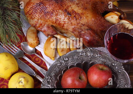 Gebratene Gans auf dem Weihnachten Tabelle Stockfoto