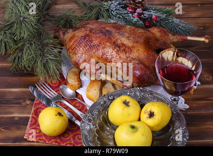 Gebratene Gans auf dem Weihnachten Tabelle Stockfoto