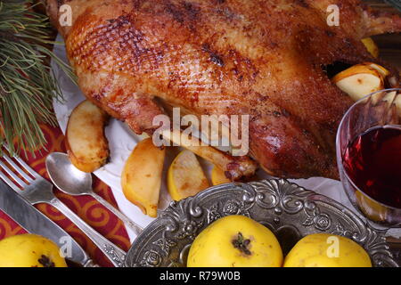 Gebratene Gans auf dem Weihnachten Tabelle Stockfoto