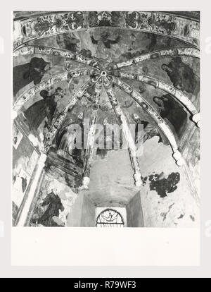 Latium Rieti Rieti S. Agostino, dies ist mein Italien, die italienische Land der visuellen Geschichte, mittelalterliche Architektur, Skulptur, Malerei. Die Kirche stammt aus dem 13. Jahrhundert, und noch immer besitzt zwei gotische Portale. Das Hauptportal, des 14. Jahrhunderts, enthält ein Halbkreisförmiger Tympanon, innerhalb dessen ist ein Fresko der Madonna mit Kind S. Augustinus und S. Nikolaus von Bari, eine Arbeit von der Sienesischen Schule von 1354. Oberhalb der Lünette in der Giebel ist ein Relief des Lamm Gottes. Die anderen mittelalterlichen Portal auf einem Der querschiff Arms ist weniger aufwändig als das Hauptportal, bestehend aus Doppel-Arcade Stockfoto