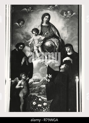 Latium Rieti Rieti S. Agostino, dies ist mein Italien, die italienische Land der visuellen Geschichte, mittelalterliche Architektur, Skulptur, Malerei. Die Kirche stammt aus dem 13. Jahrhundert, und noch immer besitzt zwei gotische Portale. Das Hauptportal, des 14. Jahrhunderts, enthält ein Halbkreisförmiger Tympanon, innerhalb dessen ist ein Fresko der Madonna mit Kind S. Augustinus und S. Nikolaus von Bari, eine Arbeit von der Sienesischen Schule von 1354. Oberhalb der Lünette in der Giebel ist ein Relief des Lamm Gottes. Die anderen mittelalterlichen Portal auf einem Der querschiff Arms ist weniger aufwändig als das Hauptportal, bestehend aus Doppel-Arcade Stockfoto
