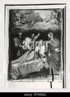 Latium Rieti Rieti S. Agostino, dies ist mein Italien, die italienische Land der visuellen Geschichte, mittelalterliche Architektur, Skulptur, Malerei. Die Kirche stammt aus dem 13. Jahrhundert, und noch immer besitzt zwei gotische Portale. Das Hauptportal, des 14. Jahrhunderts, enthält ein Halbkreisförmiger Tympanon, innerhalb dessen ist ein Fresko der Madonna mit Kind S. Augustinus und S. Nikolaus von Bari, eine Arbeit von der Sienesischen Schule von 1354. Oberhalb der Lünette in der Giebel ist ein Relief des Lamm Gottes. Die anderen mittelalterlichen Portal auf einem Der querschiff Arms ist weniger aufwändig als das Hauptportal, bestehend aus Doppel-Arcade Stockfoto