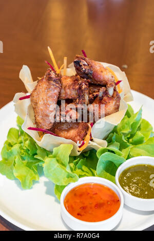 Deep Fried Chicken mit süßen Soße Thai Stil Stockfoto