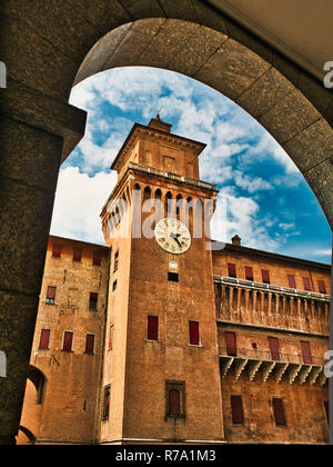 Mittelalterliche Schloss Estense Ferrara Itay Turmuhr Stockfoto