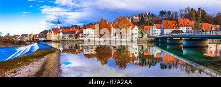 Schönen Landsberg am Lech Dorf, Ansicht mit colrful Häuser und Fluss, Bayern, Deutschland. Stockfoto