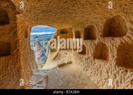 Cave House in Solid Rock Stockfoto