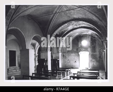 Latium Rieti Erba S. Maria, dies ist mein Italien, die italienische Land der Geschichte, Mittelalterliche Architekturfragmente, skulpturale Bruchstücke. Nach der mittelalterlichen Architektur, Bauskulptur, Fresko, Malerei, Skulptur, skulpturale Bruchstücke im Jahre 1508 wurde die Kirche über die Reste einer Burg erbaut, vorausgeht, der vitelleschi Stockfoto