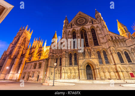 York Minster Kathedrale Sonnenuntergang Dämmerung, York, England, UK. Stockfoto