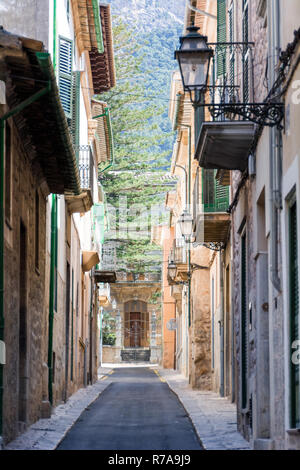 Soller, Mallorca, Spanien - 20. Juli 2013: Blick auf die Straßen von Soller Stockfoto