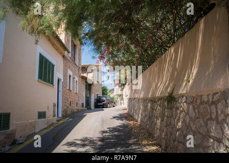 Soller, Mallorca, Spanien - 20. Juli 2013: Blick auf die Straßen von Soller Stockfoto