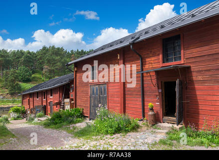 Historische Holz- Lagerhallen am Fluss Porvoonjoki (Porvoo), Altstadt (vanha Porvoo), Porvoo, Finnland Stockfoto