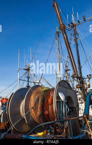 Fischernetze Wunde an einem Schieber auf der Rückseite einer kommerziellen Fischerboot im Hafen Steveston Stockfoto