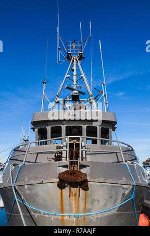 Rost Anker am Bug eines geschweißten Aluminium Fischereifahrzeug auf Steveston British Columbia Stockfoto