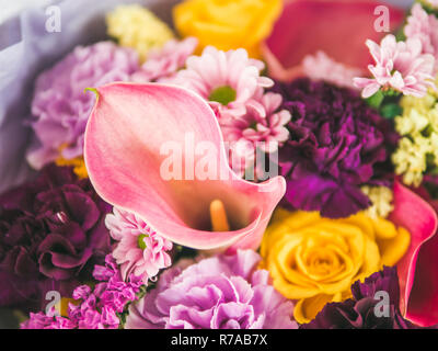 Extreme Nahaufnahme lilac Bouquet mit calla Stockfoto