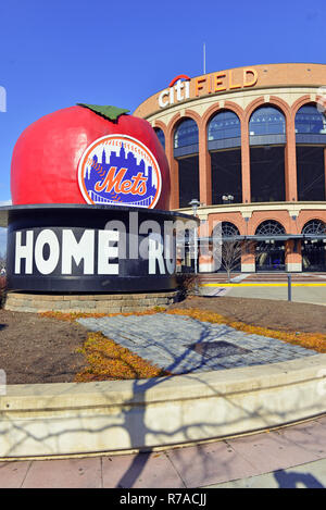 Citi Field, der Heimat der New York Mets Baseball Team und beliebte Attraktion für Touristen und Anwohner eine Kugel Spiel in der Saison zu beobachten. Stockfoto