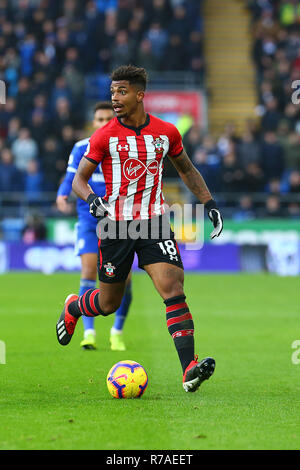 Southampton, Großbritannien. 8. Dezember 2018. Mario Lemina von Southampton während der Premier League Match zwischen Cardiff City und Southampton an der Cardiff City Stadium, Cardiff, Wales am 8. Dezember 2018. Foto von Dave Peters. Nur die redaktionelle Nutzung, eine Lizenz für die gewerbliche Nutzung erforderlich. Keine Verwendung in Wetten, Spiele oder einer einzelnen Verein/Liga/player Publikationen. Credit: UK Sport Pics Ltd/Alamy leben Nachrichten Stockfoto