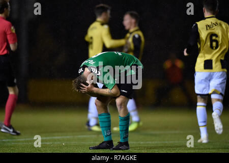 Arnheim, 08-12-2018, Papendal, Saison 2018 / 2019, Niederländische Tweede Divisie, Spieler von Scheveningen nach dem 2-1 während des Spiels Jong Vitesse - Scheveningen 2-1 enttäuscht Stockfoto