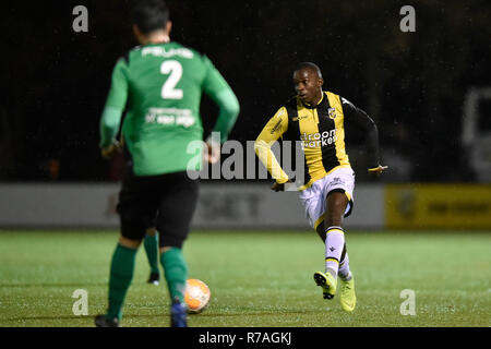 Arnheim, 08-12-2018, Papendal, Saison 2018 / 2019, Niederländische Tweede Divisie, Jong Vitesse player Lassana Faye während des Spiels Jong Vitesse - Scheveningen 2-1 Stockfoto