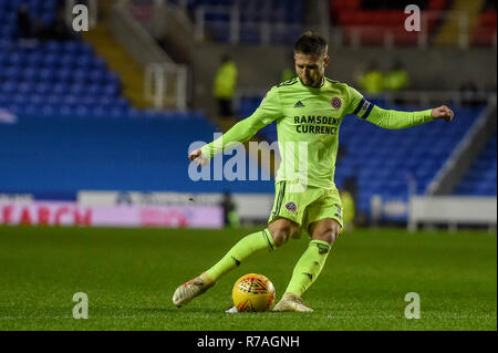 Madejski Stadium, London, UK. 8. Dezember 2018. Sky Bet Meisterschaft, Lesen v Sheffield United; Oliver Norwood (16) von Sheffield United free kick Credit: Phil Westlake/News Bilder, Englische Fußball-Liga Bilder unterliegen DataCo Lizenz Credit: Aktuelles Bilder/Alamy leben Nachrichten Stockfoto