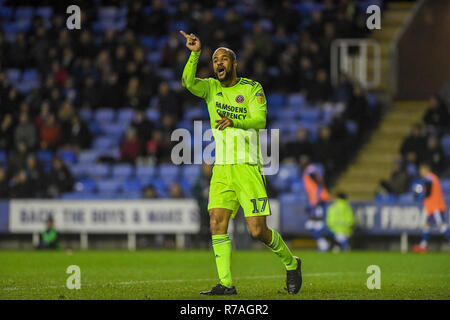 Madejski Stadium, London, UK. 8. Dezember 2018. Sky Bet Meisterschaft, Lesen v Sheffield United; David McGoldrick (17) von Sheffield United Ziel gegeben ist abseits der Credit: Phil Westlake/News Bilder, Englische Fußball-Liga Bilder unterliegen DataCo Lizenz Credit: Aktuelles Bilder/Alamy leben Nachrichten Stockfoto