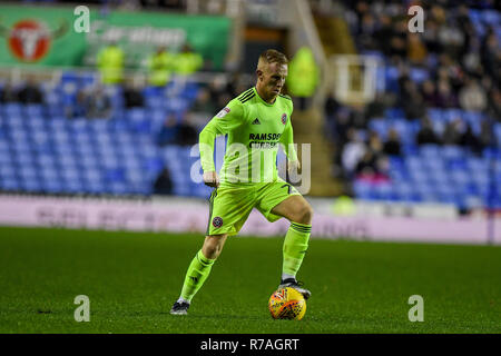 Madejski Stadium, London, UK. 8. Dezember 2018. Sky Bet Meisterschaft, Lesen v Sheffield United; Mark Duffy (21) von Sheffield United Angriffe das Ziel Quelle: Phil Westlake/News Bilder, Englische Fußball-Liga Bilder unterliegen dem DataCo Lizenz Credit: Aktuelles Bilder/Alamy leben Nachrichten Stockfoto