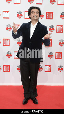 Berlin, Deutschland. 08 Dez, 2018. Tenor Roberto Villazon kommt zu der Spendenaktion "Ein Herz für Kinder". Quelle: Jörg Carstensen/dpa/Alamy leben Nachrichten Stockfoto