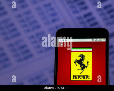 Kiew, Ukraine. 7 Dez, 2018. Ferrari Logo auf dem Smartphone angezeigt. Quelle: Igor Golovniov/SOPA Images/ZUMA Draht/Alamy leben Nachrichten Stockfoto