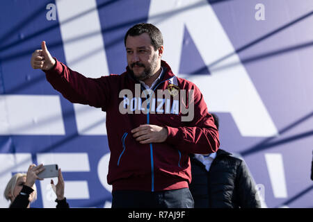 Rom, Roma, Italien. 8 Dez, 2019. Stellvertretender Premierminister und Minister für Innere Angelegenheiten Matteo Salvini während der Veranstaltung gesehen. Die Liga party (La lega) eine politische Kundgebung mit der Phrase '' Italien hielt ihren Kopf'' an der Piazza del Popolo Square in Rom, Italien. Nach Angaben der Veranstalter 80 000 Menschen besucht. Vertreter der Partei erläuterte die Pläne und Ideen der Partei über die Zukunft des Landes. Credit: SOPA Images/ZUMA Draht/Alamy leben Nachrichten Stockfoto