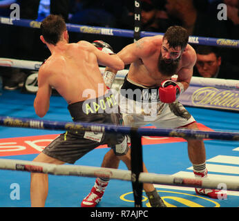 South Yorkhire, UK. 8. Dez 2018. 8. Dezember 2018. Jono Carroll von der (Dublin) (Weiße Shorts) v Guillaume Frenois der (Frankreich) (graue Shorts) während der abschließenden Eliminator für die IBF Super-Featherweight Meisterschaft. Credit: Touchlinepics/Alamy leben Nachrichten Stockfoto